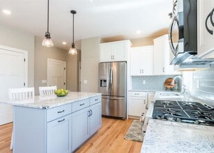 32 Abenaki Cir, Unit 32 Abenaki CIrcle in Merrimack, NH - Building Photo - Building Photo