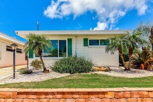 6020 Midnight Pass Rd in Sarasota, FL - Building Photo