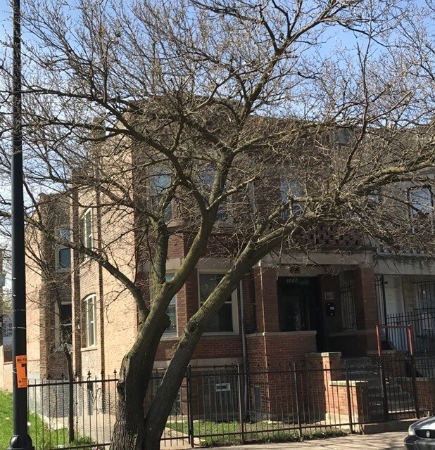 4039 W Jackson Blvd in Chicago, IL - Foto de edificio