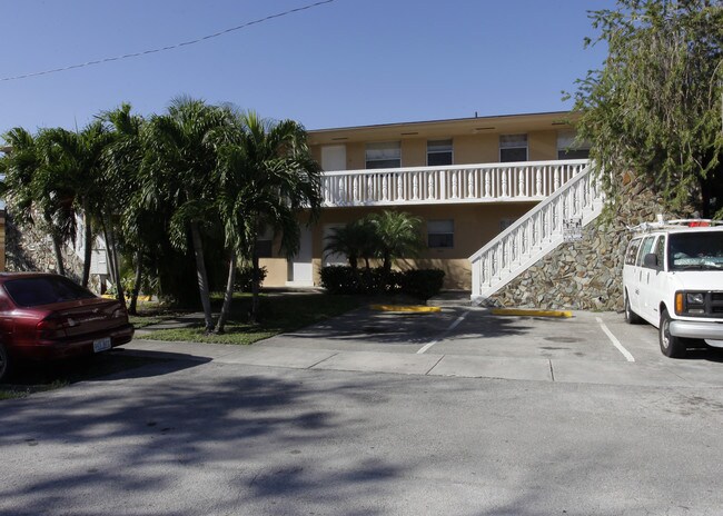 Las Brisas Del Caribe in Hialeah, FL - Foto de edificio - Building Photo