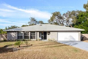 2111 Almeria Way S in St. Petersburg, FL - Building Photo