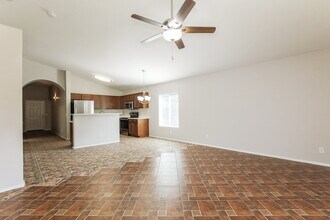 5824 S 27th Dr in Phoenix, AZ - Foto de edificio - Building Photo