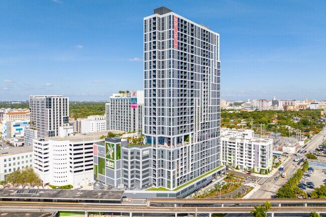 Cascade At Link in Miami, FL - Building Photo - Building Photo