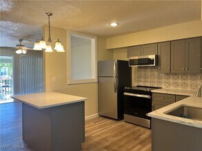 7400 College Pkwy in Ft. Myers, FL - Building Photo - Building Photo