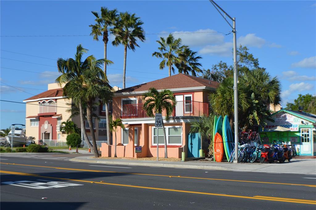13047 Gulf Ln in Madeira Beach, FL - Building Photo