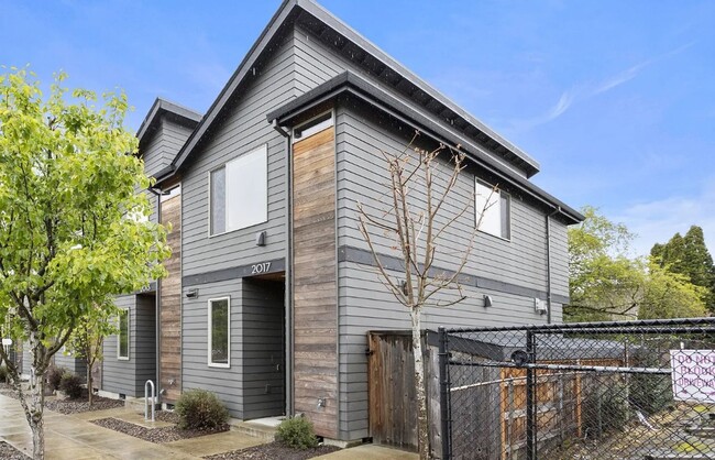 2017 SE Yamhill St in Portland, OR - Building Photo - Building Photo