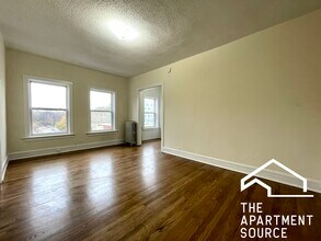 2712 N Milwaukee Ave, Unit 307 in Chicago, IL - Foto de edificio - Building Photo