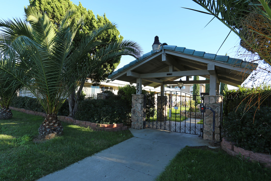 Cedar Garden Apartment in Escondido, CA - Foto de edificio