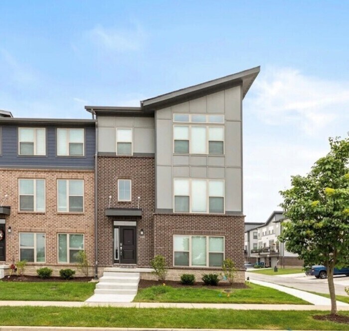 13423 E 134th St in Fishers, IN - Building Photo