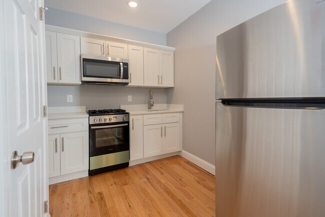 293 Fayette St in Quincy, MA - Building Photo - Building Photo