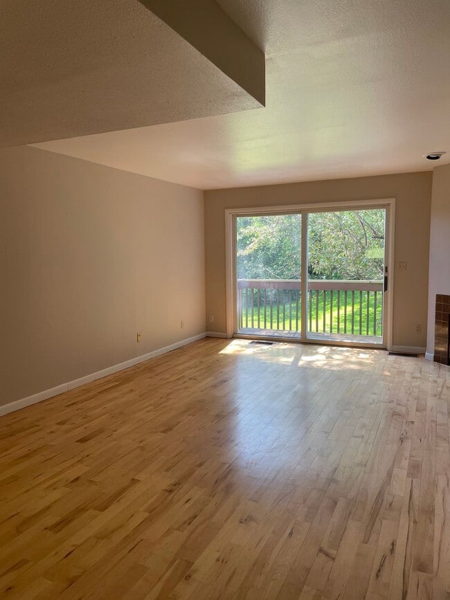 1160 Cambria Ct in Iowa City, IA - Building Photo - Building Photo