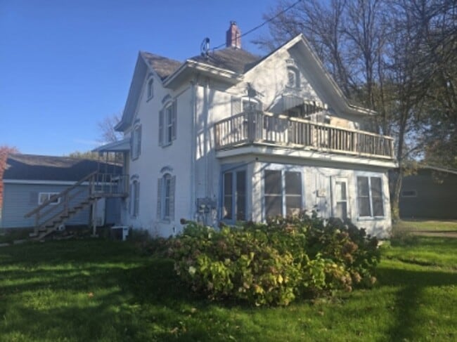 406 N Bridge St in Manawa, WI - Building Photo - Building Photo