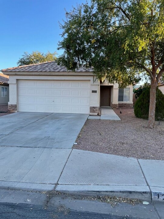 12945 W Cherry Hills Dr in El Mirage, AZ - Foto de edificio