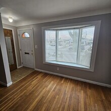 22431 Lake Dr in St. Clair Shores, MI - Foto de edificio - Building Photo