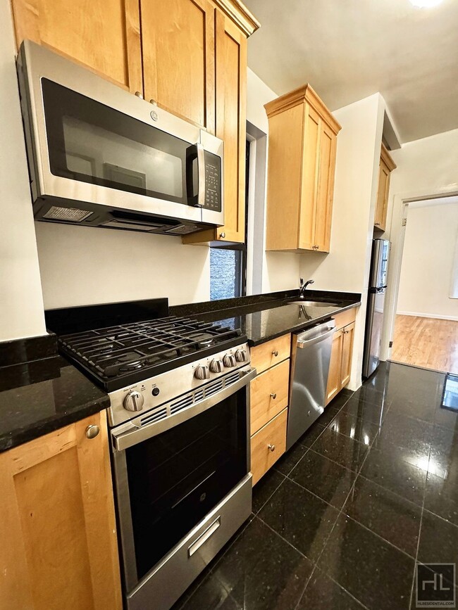 East 84th Street in New York, NY - Building Photo - Building Photo