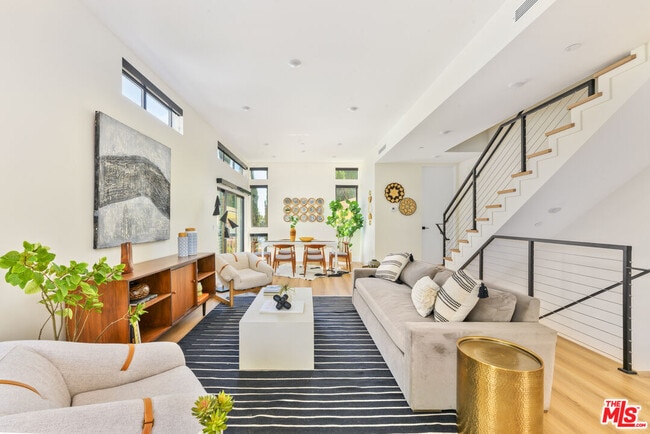 property at 1320 N Vista St