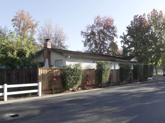 114 Dardanelli Ln in Los Gatos, CA - Foto de edificio - Building Photo