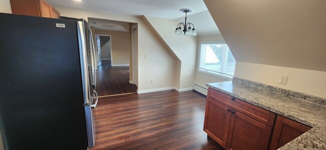 142 College Ave, Unit #2 in Waterville, ME - Building Photo - Building Photo