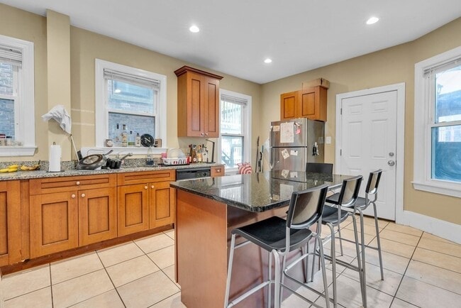 160 Saint Alphonsus St, Unit 2 in Boston, MA - Building Photo - Building Photo