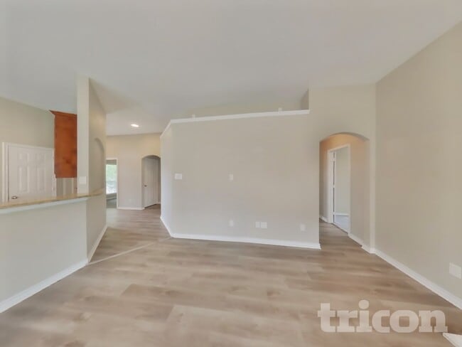 437 Creek Bend Dr in Saginaw, TX - Building Photo - Building Photo