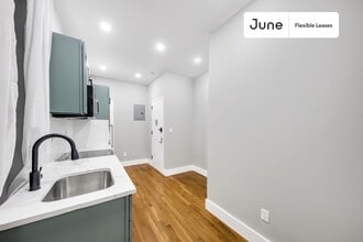826 9th Ave in New York, NY - Building Photo - Building Photo