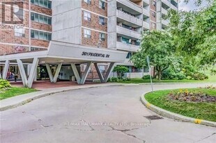 301 Prudential Dr in Toronto, ON - Building Photo
