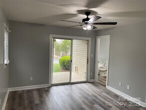 14550 Waterside Dr in Charlotte, NC - Building Photo - Building Photo