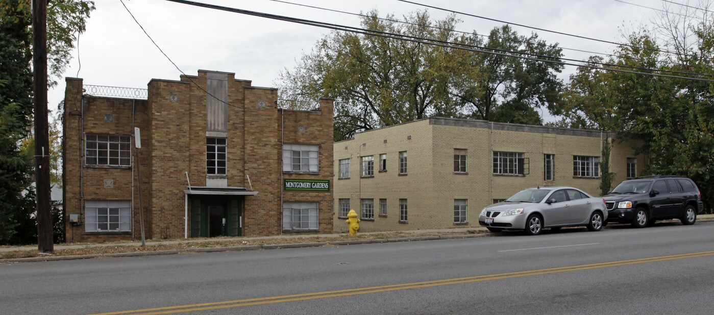 Montgomery Gardens in Cincinnati, OH - Building Photo