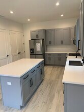 20344 Lorne St in Winnetka, CA - Foto de edificio - Building Photo