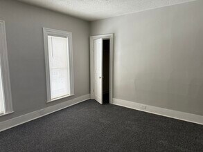 516 Oakhill Ave in Jackson, MI - Building Photo - Building Photo