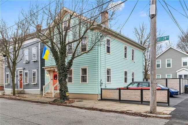 82 Willow St in Providence, RI - Building Photo - Building Photo
