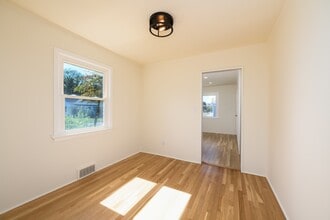 361 Meadowbrook Ave in Eatontown, NJ - Building Photo - Building Photo