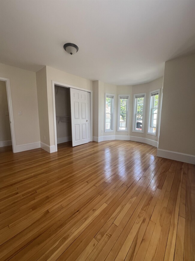 81 Elm St in Nashua, NH - Building Photo - Building Photo