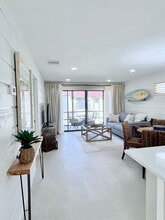 2050 Oleander Blvd in Fort Pierce, FL - Foto de edificio - Building Photo