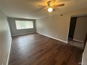 13 Bruce Dr in Florissant, MO - Building Photo - Building Photo