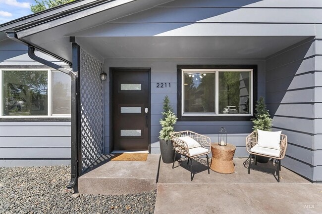 property at 2211 N 34th St
