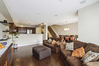 506 Barholm Private in Ottawa, ON - Building Photo - Building Photo