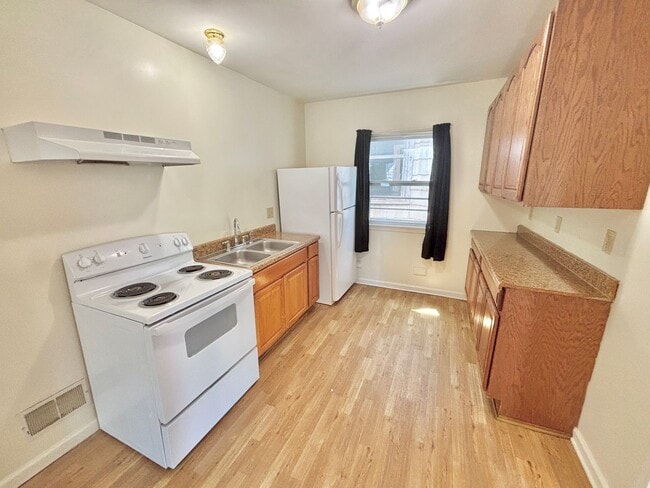 property at 832-834-834 S Plymouth Ave