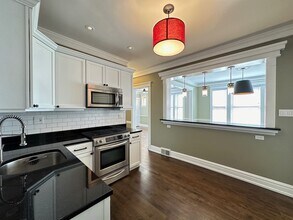 1938 W Berenice Ave, Unit J06P in Chicago, IL - Building Photo - Building Photo