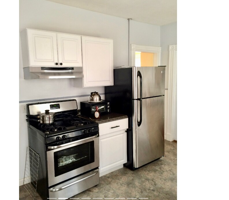 18 Hinckley St, Unit 1 in Boston, MA - Building Photo