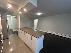 2 Superior Ave in Toronto, ON - Building Photo - Building Photo