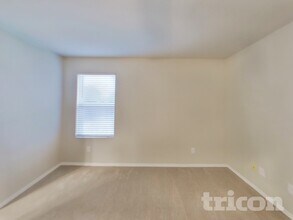 8718 Segura Wy in San Antonio, TX - Foto de edificio - Building Photo