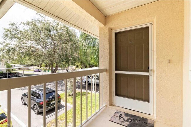 745 Landover Cir in Naples, FL - Building Photo - Building Photo