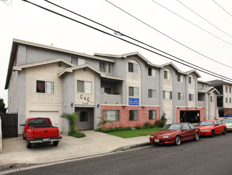 G&G Apartments in Hawthorne, CA - Building Photo