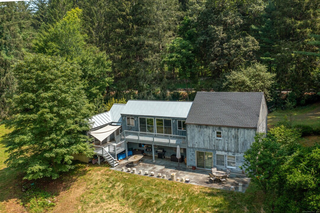 359 Nettleton Hollow Rd in Washington, CT - Building Photo