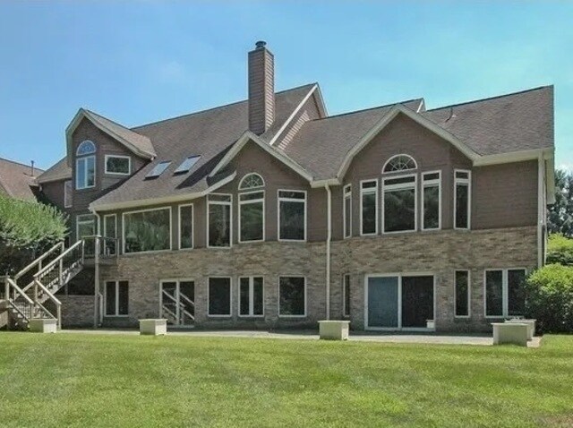 1504 Marshland Way in Woodstock, IL - Building Photo