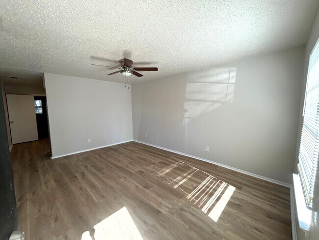 2809 N Hwy 175 in Seagoville, TX - Building Photo - Building Photo