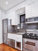 Barrow Street in New York, NY - Building Photo