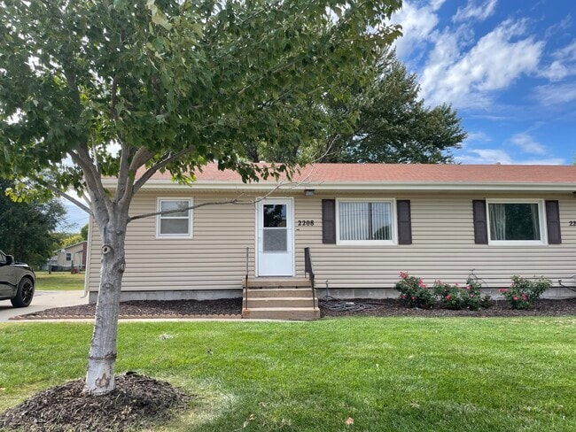 2208 Chanticleer St in Grand Island, NE - Building Photo - Building Photo