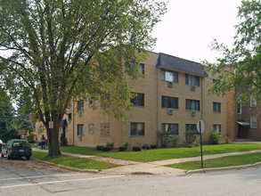 Multi-Family Bldg in Des Plaines, IL - Building Photo - Building Photo